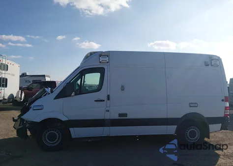2017 Mercedes-Benz Sprinter 2500 Standard Roof V6 из США, поврежденный, VIN WD3PE7CDXHP564355